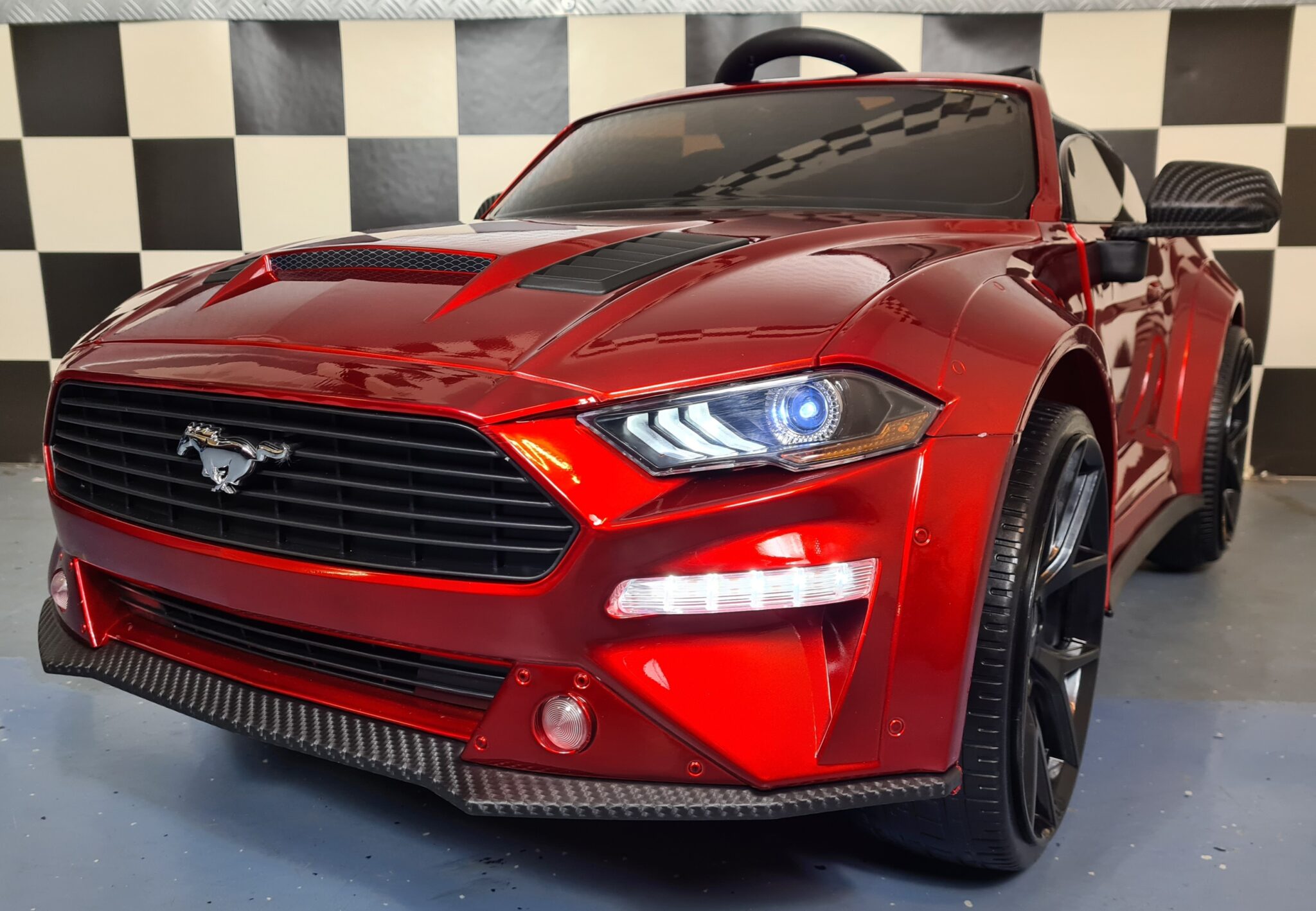 Kinderauto Ford Mustang 24 volt met driftfunctie en afstandsbediening, metallic rood