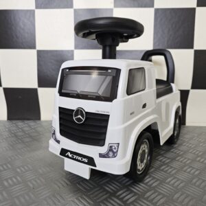 Rijdende auto Mercedes-Benz Actros