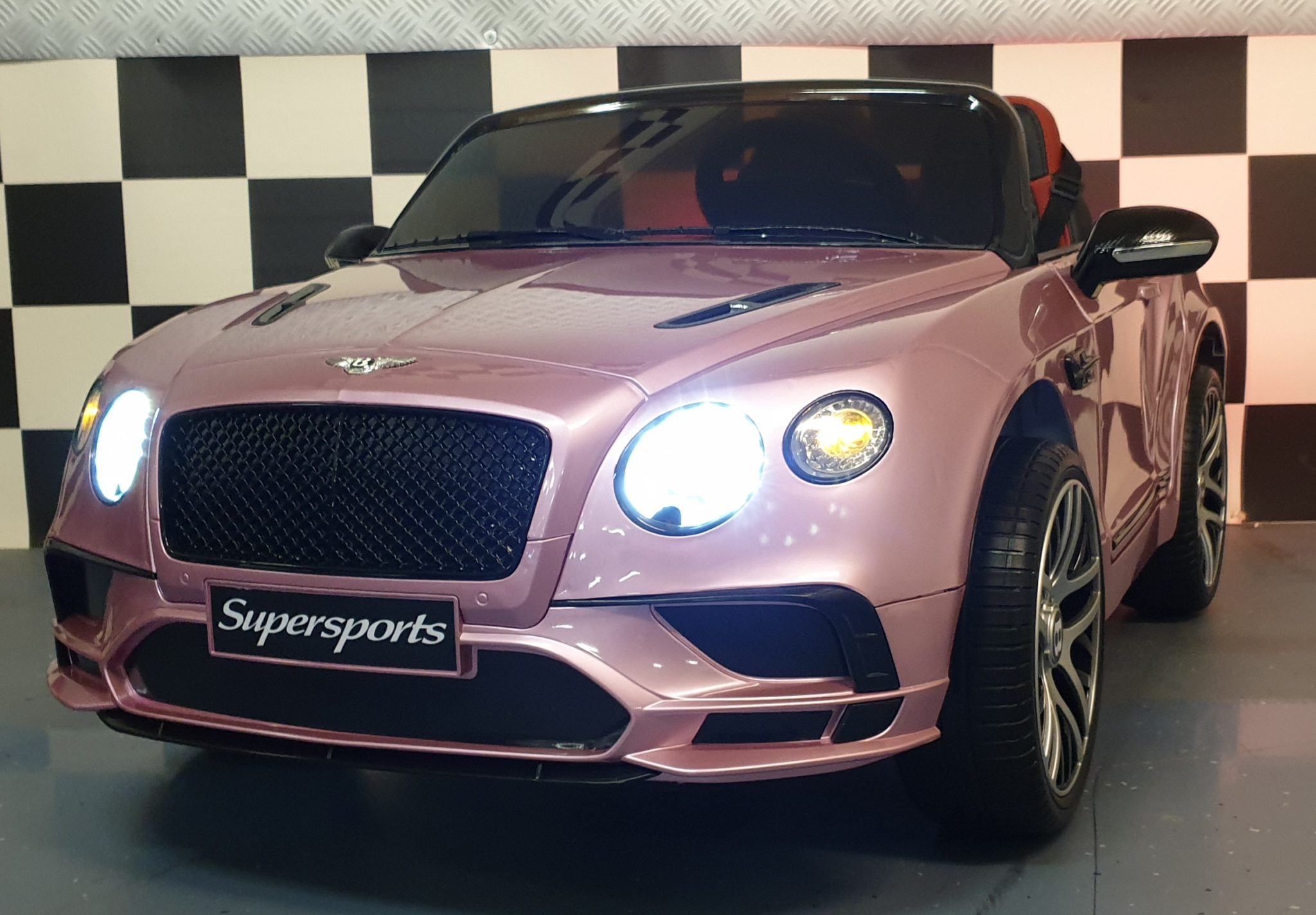 Speelgoedauto op accu voor kinderen Bentley Continental metallic roze