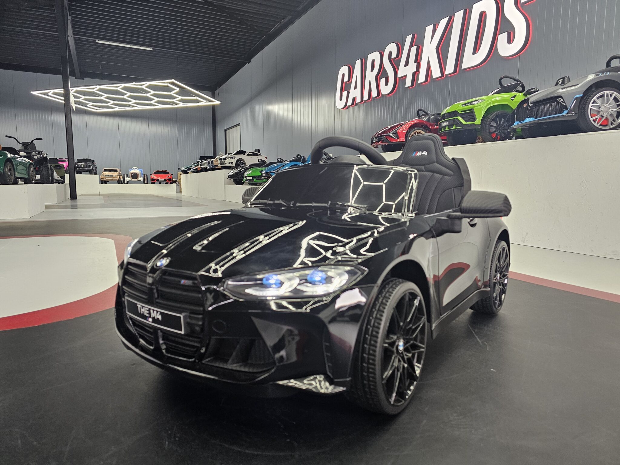 Elektrische kinderauto BMW M4 12 volt metallic zwart