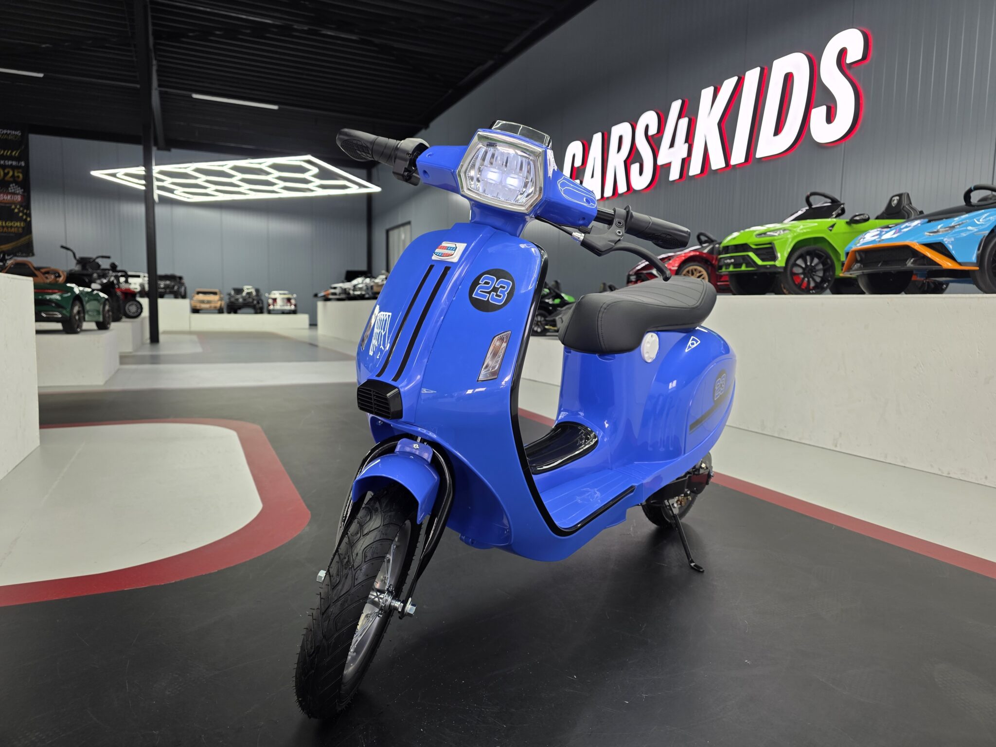 Blauwe elektrische kinderstep 24V