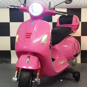 Vespa GTS kinderscooter roze 12 volt met windscherm