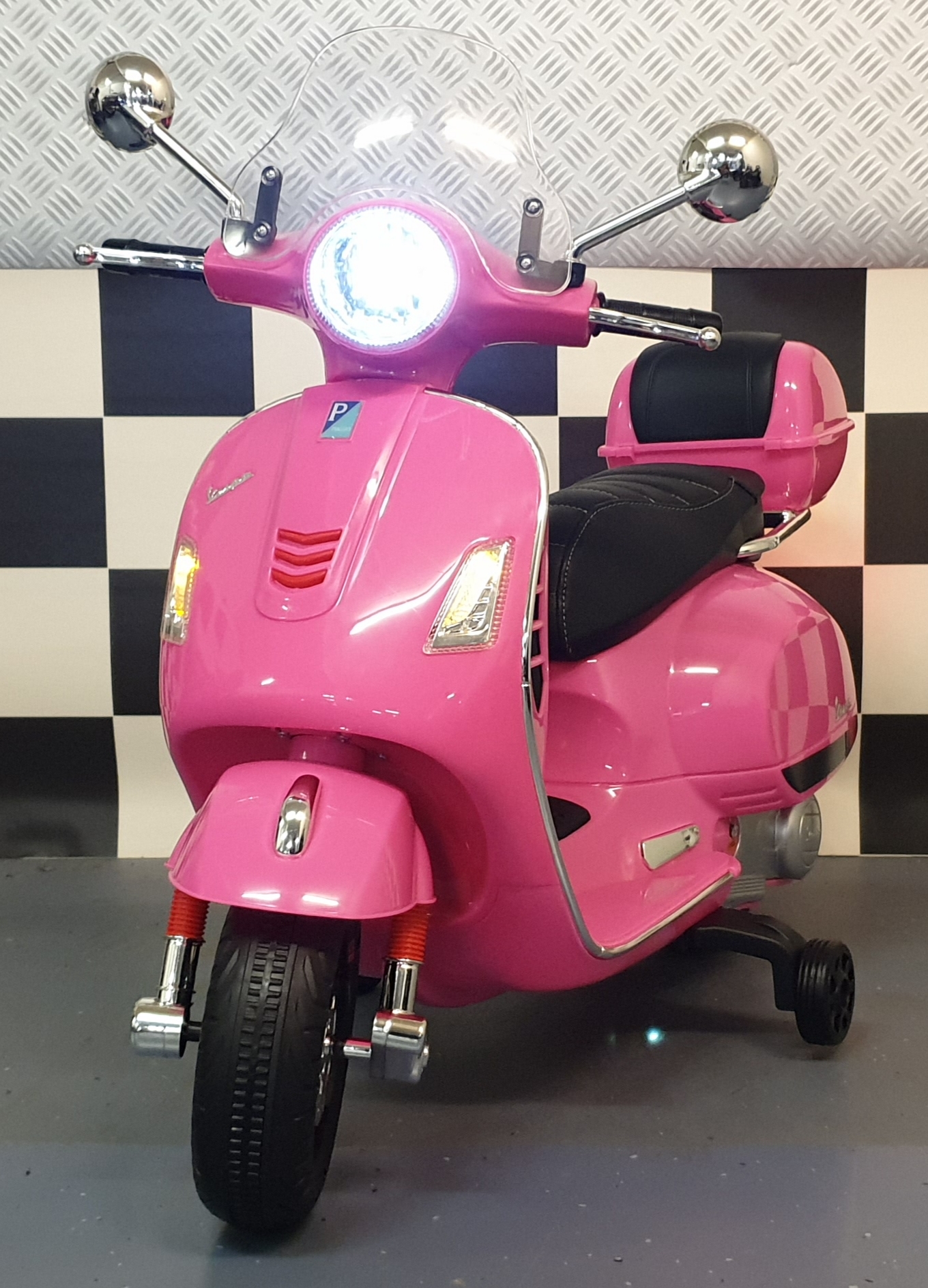Vespa GTS kinderscooter roze 12 volt met windscherm