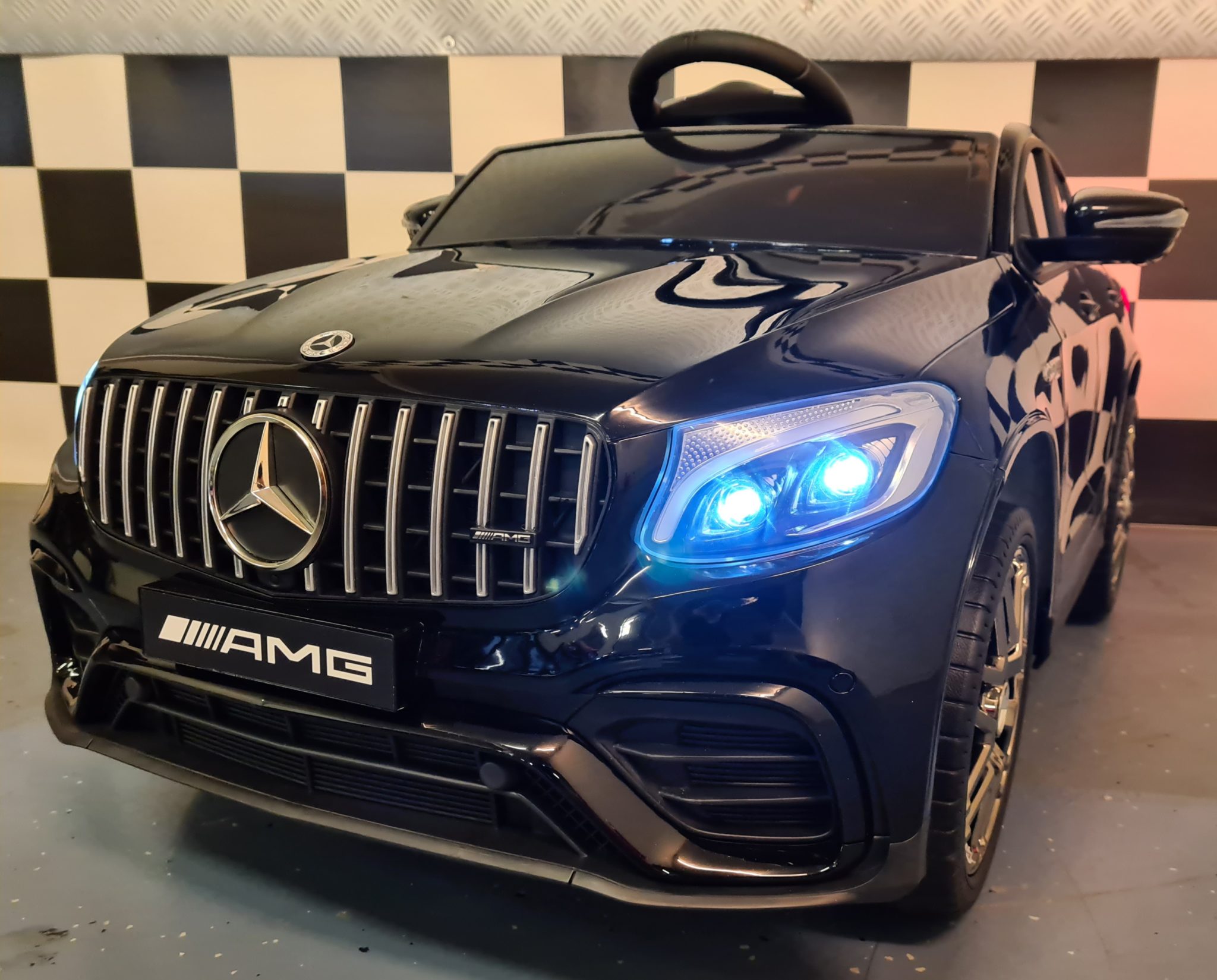 Kinderauto Mercedes GLC 63 AMG 1-persoons metallic zwart